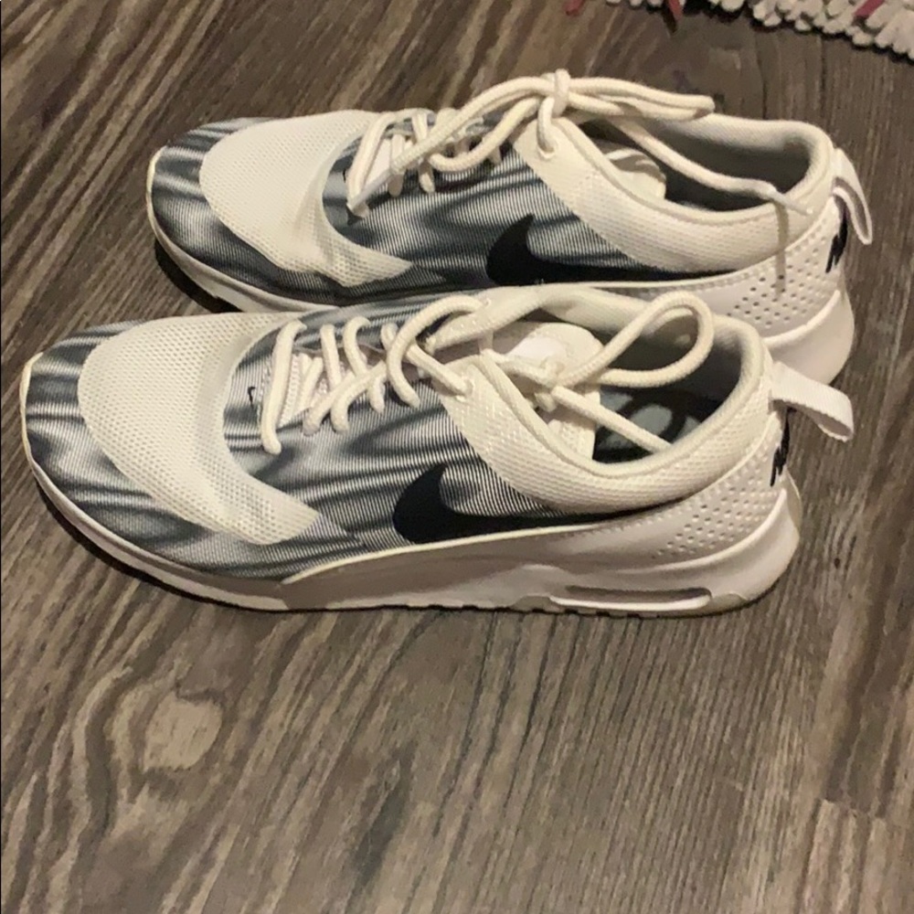 NIKE AIR MAX